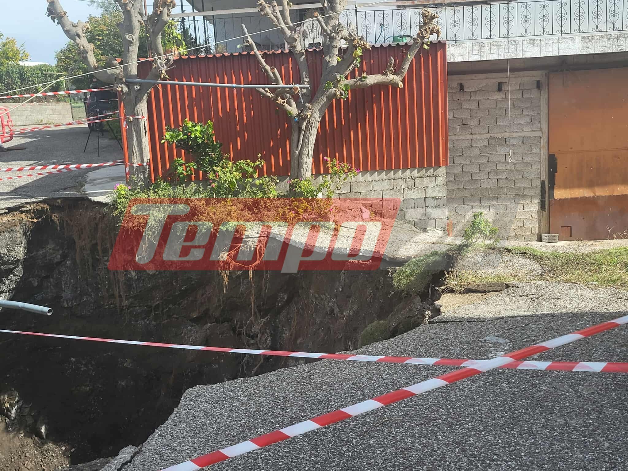 Φυτείες Αιτωλοακαρνανίας: Τι προκάλεσε τον κρατήρα ανάμεσα σε σπίτια - Αποκλεισμένη η περιοχή (ΦΩΤΟ)