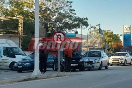 ΤΩΡΑ Πάτρα: Τροχαίο στην εθνική οδό - Τα οχήματα βρίσκονται στην μέση του δρόμου