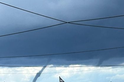 Εντυπωσιακός υδροστρόβιλος στη Λευκάδα ΒΙΝΤΕΟ