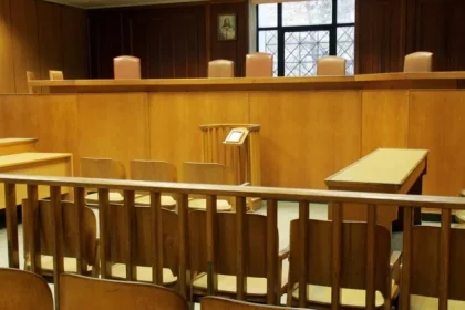 Δραματικό τέλος για κηπουρό σε βόθρο: Δύο χρόνια φυλάκιση με αναστολή στους ιδιοκτήτες βίλας στο Ρίο