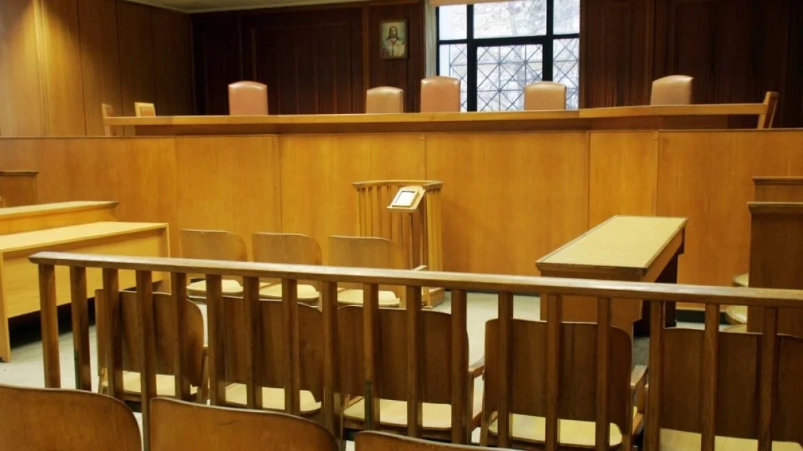 Δραματικό τέλος για κηπουρό σε βόθρο: Δύο χρόνια φυλάκιση με αναστολή στους ιδιοκτήτες βίλας στο Ρίο