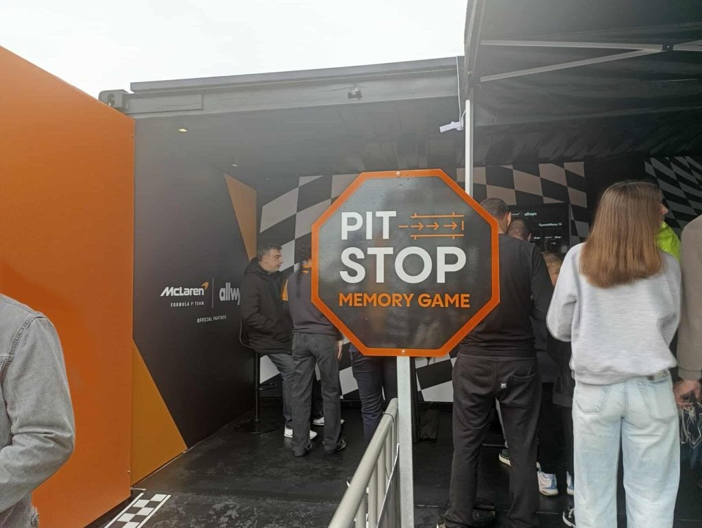 Την απόλυτη εμπειρία Formula 1 έζησαν οι Πατρινοί!– Πλήθος κόσμου στο showcar της McLaren F1 Team - "Ουρές" για τους προσομοιωτές! BINTEO και ΦΩΤΟΓΡΑΦΙΕΣ