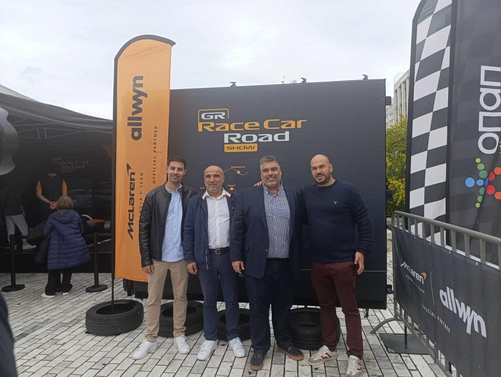 Την απόλυτη εμπειρία Formula 1 έζησαν οι Πατρινοί!– Πλήθος κόσμου στο showcar της McLaren F1 Team - "Ουρές" για τους προσομοιωτές! BINTEO και ΦΩΤΟΓΡΑΦΙΕΣ