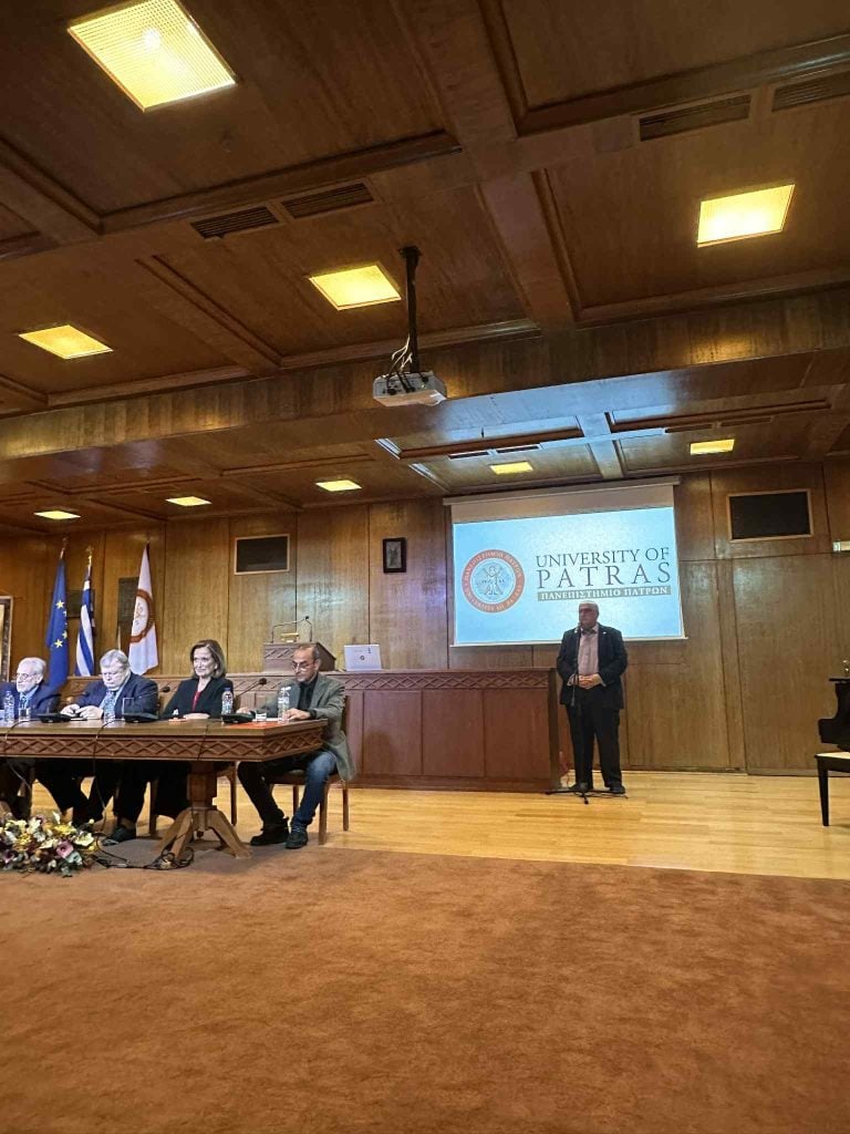 Πάτρα: Κατάμεστη η αίθουσα στην εκδήλωση με ομιλητές Μπακογιάννη και Βενιζέλο (ΦΩΤΟ)