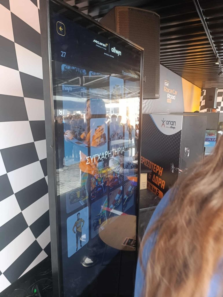 Την απόλυτη εμπειρία Formula 1 έζησαν οι Πατρινοί!– Πλήθος κόσμου στο showcar της McLaren F1 Team - "Ουρές" για τους προσομοιωτές! BINTEO και ΦΩΤΟΓΡΑΦΙΕΣ