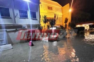 Απίστευτο περιστατικό: Εργαζόμενος βοηθούσε στις πλημμύρες στο Μεσολόγγι και του επιτέθηκαν 10 άτομα στέλνοντάς τον στο νοσοκομείο