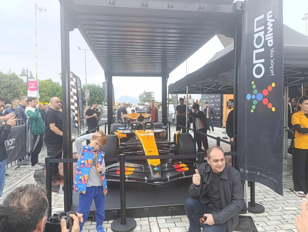 Την απόλυτη εμπειρία Formula 1 έζησαν οι Πατρινοί!– Πλήθος κόσμου στο showcar της McLaren F1 Team - "Ουρές" για τους προσομοιωτές! BINTEO και ΦΩΤΟΓΡΑΦΙΕΣ