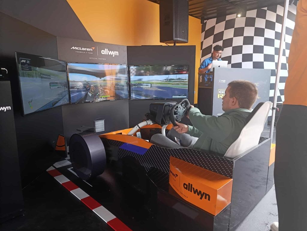 Την απόλυτη εμπειρία Formula 1 έζησαν οι Πατρινοί!– Πλήθος κόσμου στο showcar της McLaren F1 Team - "Ουρές" για τους προσομοιωτές! BINTEO και ΦΩΤΟΓΡΑΦΙΕΣ