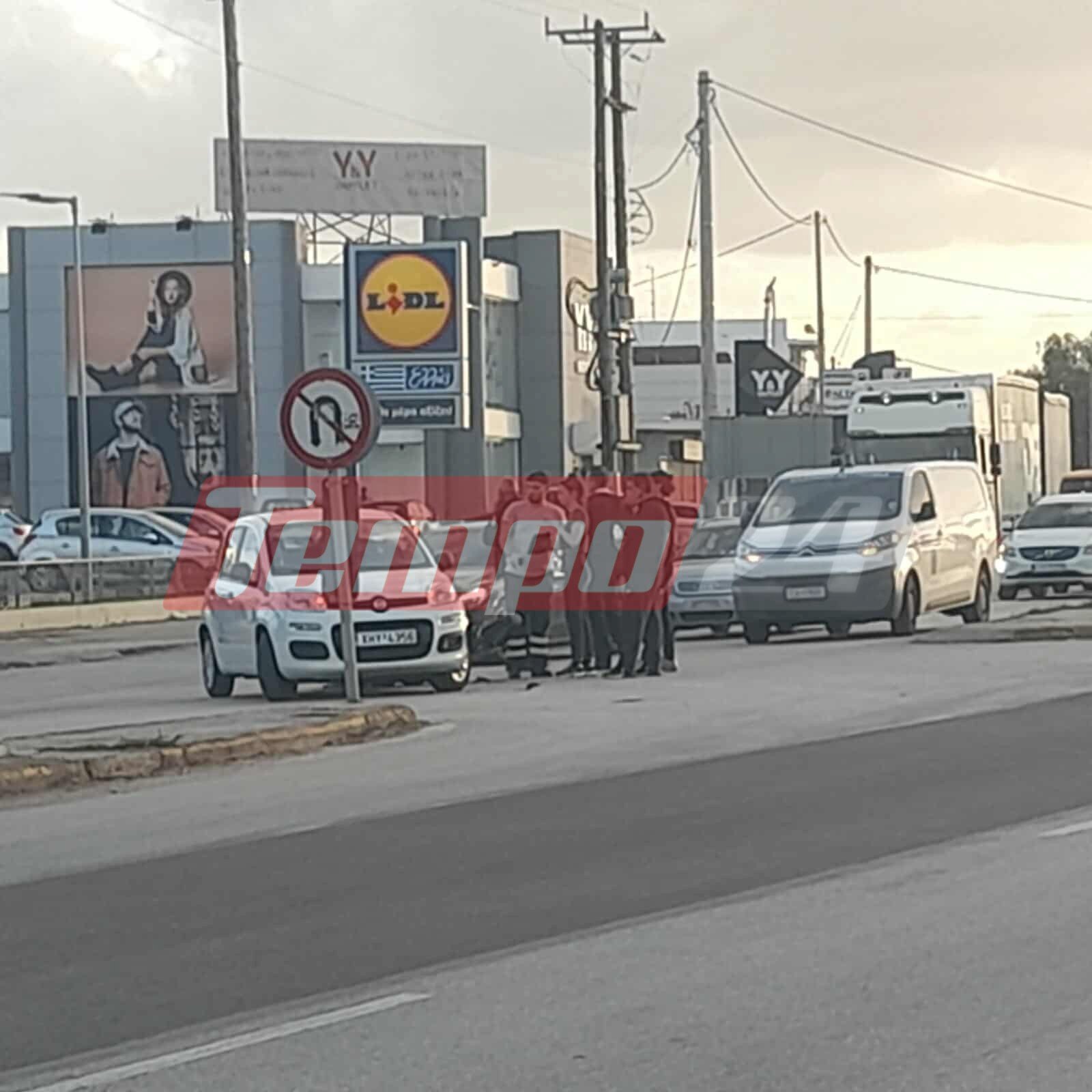 Πάτρα: Αναστάτωση από τροχαίο στην Παραλία (ΦΩΤΟ)