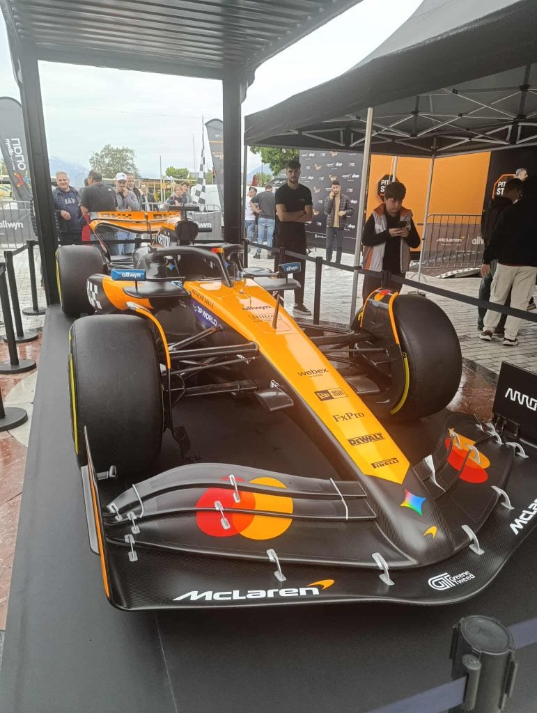 Την απόλυτη εμπειρία Formula 1 έζησαν οι Πατρινοί!– Πλήθος κόσμου στο showcar της McLaren F1 Team - "Ουρές" για τους προσομοιωτές! BINTEO και ΦΩΤΟΓΡΑΦΙΕΣ