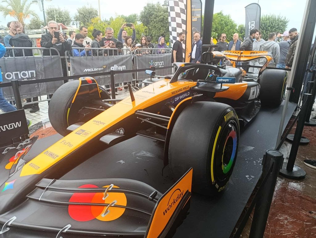 Την απόλυτη εμπειρία Formula 1 έζησαν οι Πατρινοί!– Πλήθος κόσμου στο showcar της McLaren F1 Team - "Ουρές" για τους προσομοιωτές! BINTEO και ΦΩΤΟΓΡΑΦΙΕΣ