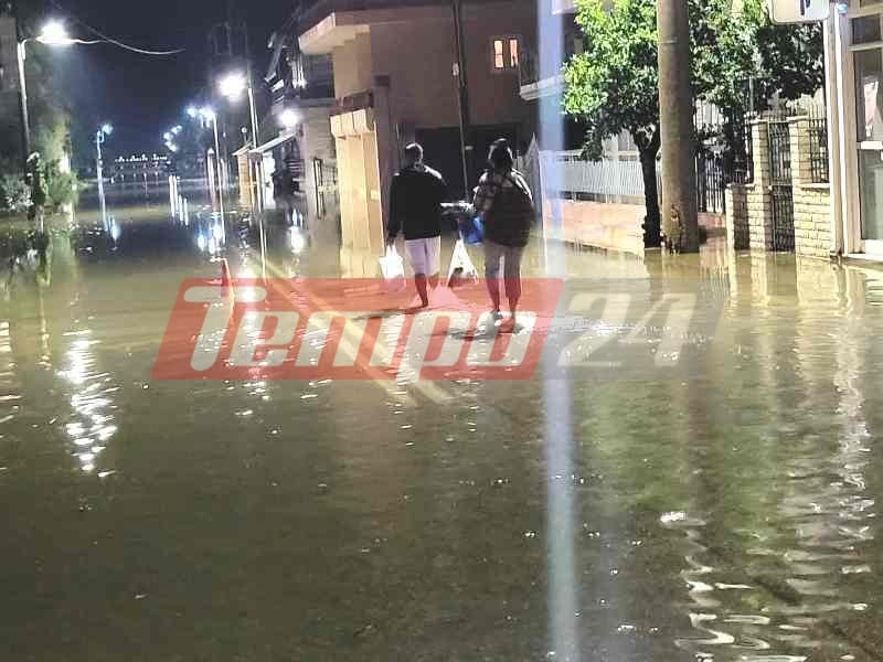 Μεσολόγγι - Αιτωλικό: Δύσκολη νύχτα για τους κατοίκους - Μετρούν τις πληγές τους από τις νέες πλημμύρες (ΦΩΤΟ)