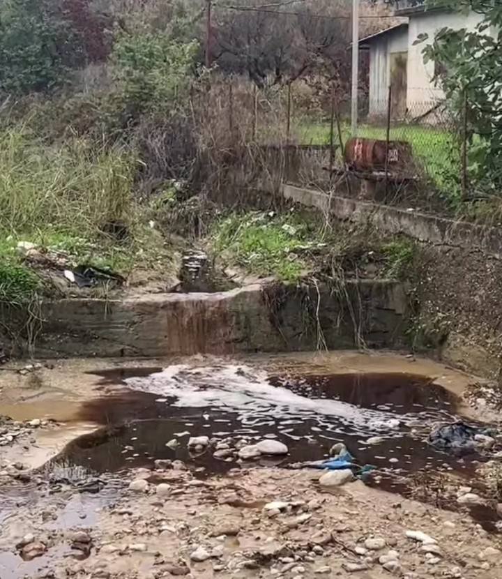 Πάτρα: Λύματα από την Ξερόλακκα έφθασαν μέχρι τον Μείλιχο ποταμό - Γέμισε η περιοχή "μαύρα υγρά" ΦΩΤΟ