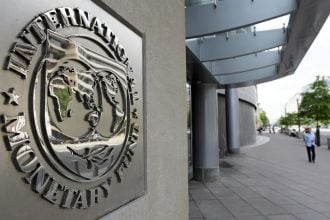 ΔΝΤ: Στο 130,2% του ΑΕΠ θα μειωθεί το ελληνικό χρέος έως το 2030