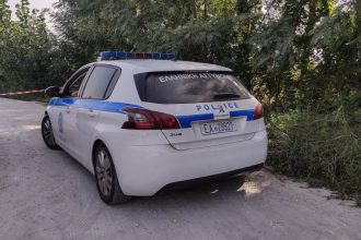 Τρίκαλα: «Είχα σκεφτεί από παλιά να την σκοτώσω, με κακοποιούσε ψυχολογικά» – Τί είπε ο 18χρονος που έπνιξε τη μητέρα του με πετσέτα