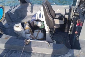 Μεγάλη επιχείρηση στην Ηγουμενίτσα: Κατασχέθηκαν 135,88 κιλά κάνναβη - Συνελήφθη 50χρονος αλλοδαπός - Βυθίστηκε μαζί με ...τα ναρκωτικά - Δείτε ΦΩΤΟ