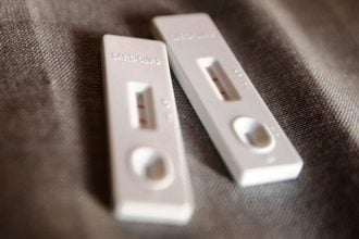 Είναι κρυολόγημα, γρίπη ή Covid;