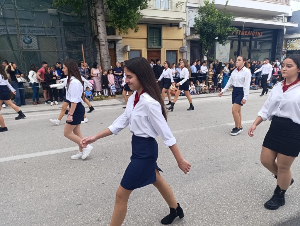 Με υπερηφάνεια η μεγάλη παρέλαση για το έπος της 28ης Οκτωβρίου στην Πάτρα-ΔΕΙΤΕ ΔΕΚΑΔΕΣ ΦΩΤΟΓΡΑΦΙΕΣ