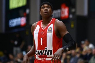 Νιλικίνα: «Ομάδα που πρέπει να κερδίζει ο Ολυμπιακός - Τα λάβαρα μιλούν από μόνα τους»