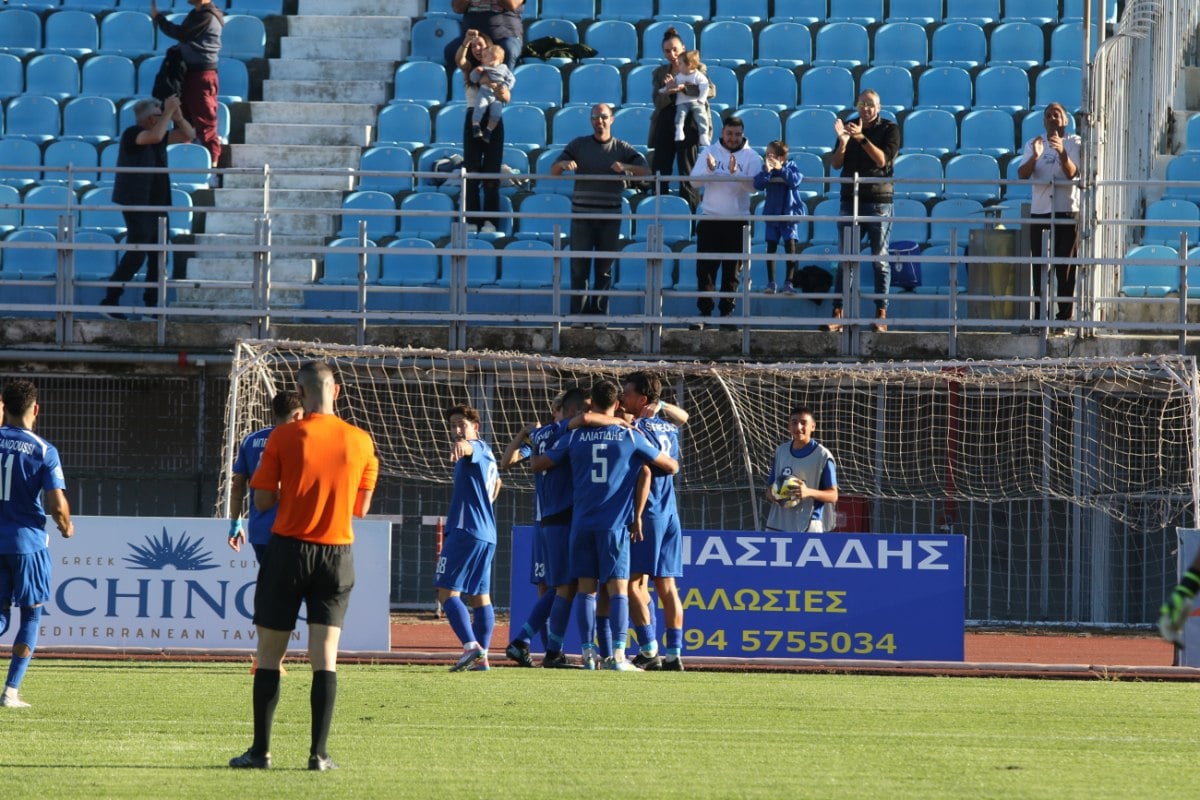 Η Καβάλα δέχθηκε έξι γκολ από τη Νίκη Βόλου και μετά το ματς έδιωξε… ισάριθμους παίκτες