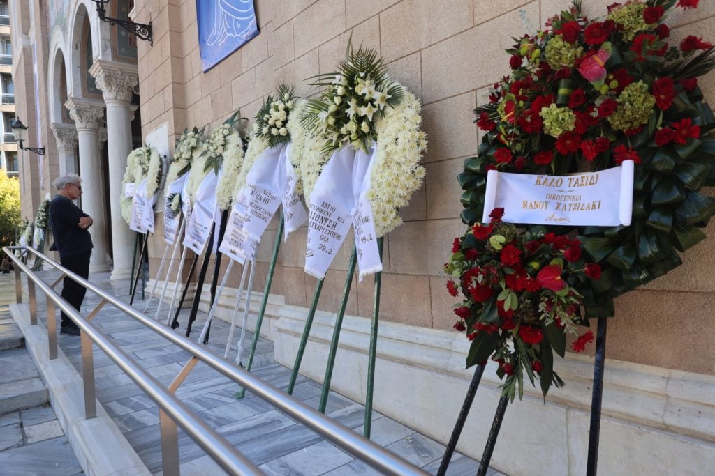 Η Ελλάδα αποχαιρέτησε τον Διονύση Σαββόπουλο - Με τη «Συννεφούλα» και χειροκροτήματα το τελευταίο αντίο στον μεγάλο τραγουδοποιό (ΦΩΤΟ & ΒΙΝΤΕΟ)
