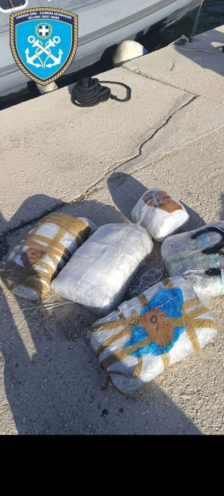 Μεγάλη επιχείρηση στην Ηγουμενίτσα: Κατασχέθηκαν 135,88 κιλά κάνναβη - Συνελήφθη 50χρονος αλλοδαπός - Βυθίστηκε μαζί με ...τα ναρκωτικά - Δείτε ΦΩΤΟ