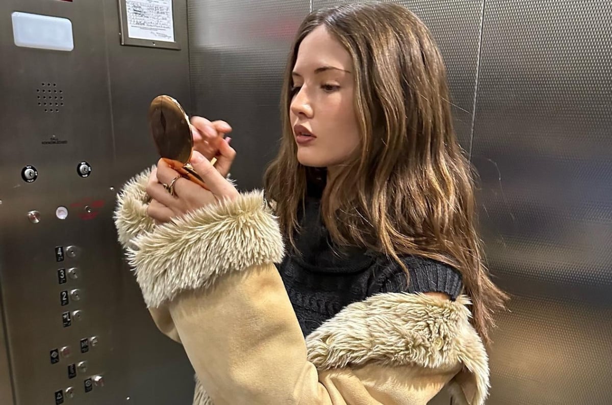 «Μέθοδος 53»: Η τεχνική που αναδιαμορφώνει το πρόσωπο χωρίς χειρουργείο και είναι viral στα social media