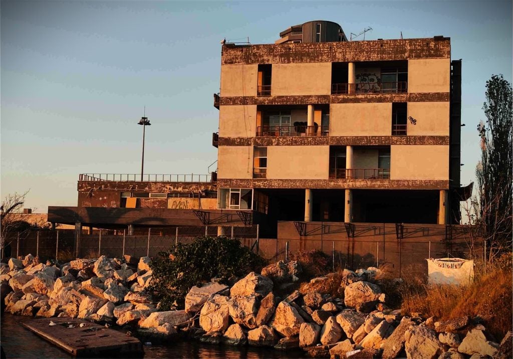 Κτίριο Οργανισμού Λιμένος Πατρών: Φωτογραφίζοντας το μέλλον