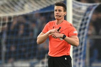 Super League: Ο Γερμανός διαιτητής Ντάνιελ Ζίμπερτ θα διευθύνει το Ολυμπιακός – Άρης
