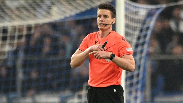 Super League: Ο Γερμανός διαιτητής Ντάνιελ Ζίμπερτ θα διευθύνει το Ολυμπιακός – Άρης