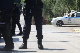 Πάτρα: Θύμα εκβιασμού γυναίκα που πήγε στον καταυλισμό για να ζητήσει την τσάντα που της έκλεψαν - Επιχείρηση της ΕΛ.ΑΣ για τη σύλληψη του δράστη