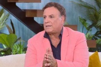 Χάρης Ρώμας: «Το στοίχημα είναι να κάνεις τον κόσμο ευτυχισμένο & να περνάς μηνύματα μέσω των σειρών»