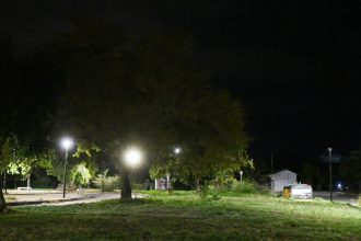 Νέα ενισχυμένα φωτιστικά στις πλατείες της Πάτρας για την αποφυγή βανδαλισμών