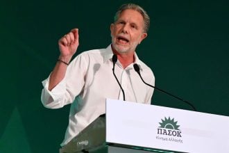 Γερουλάνος: «Λάθος η άδεια καρέκλα στην κηδεία του Σαββόπουλου»