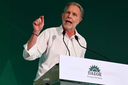 Γερουλάνος: «Λάθος η άδεια καρέκλα στην κηδεία του Σαββόπουλου»