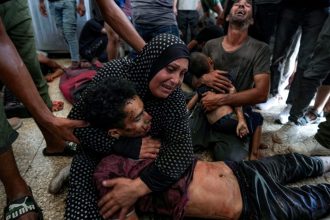 BBC : Μικρά παιδιά πεθαίνουν στη Γάζα περιμένοντας να μεταφερθούν σε νοσοκομεία