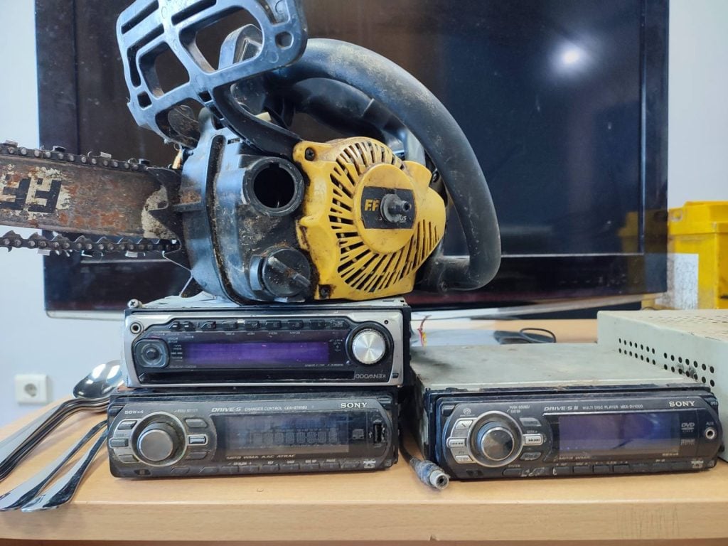 Ηλεία: Φωτογραφίες από κατασχεθέντα αντικείμενα που βρέθηκαν στην κατοχή κατηγορούμενων μελών συμμορίας