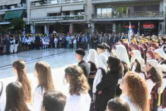 Επέτειος του Όχι: Ο Δήμαρχος Πατρέων στο 9ο Γυμνάσιο, η αντιδήμαρχος Κατερίνα Σίμου κατέθεσε στεφάνι στην Πλατεία Εθνικής Αντίστασης