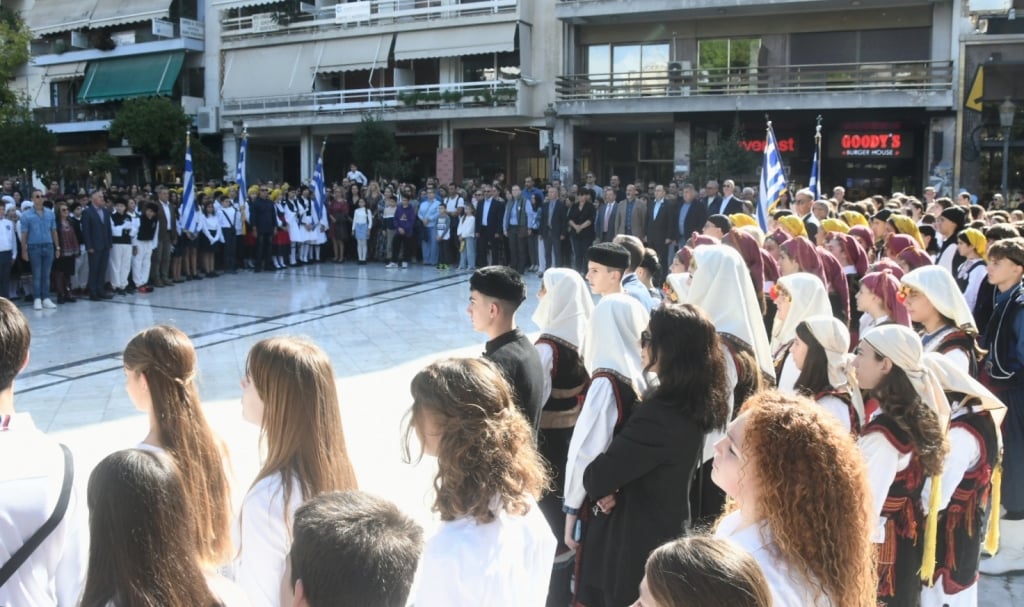 Επέτειος του Όχι: Ο Δήμαρχος Πατρέων στο 9ο Γυμνάσιο, η αντιδήμαρχος Κατερίνα Σίμου κατέθεσε στεφάνι στην Πλατεία Εθνικής Αντίστασης