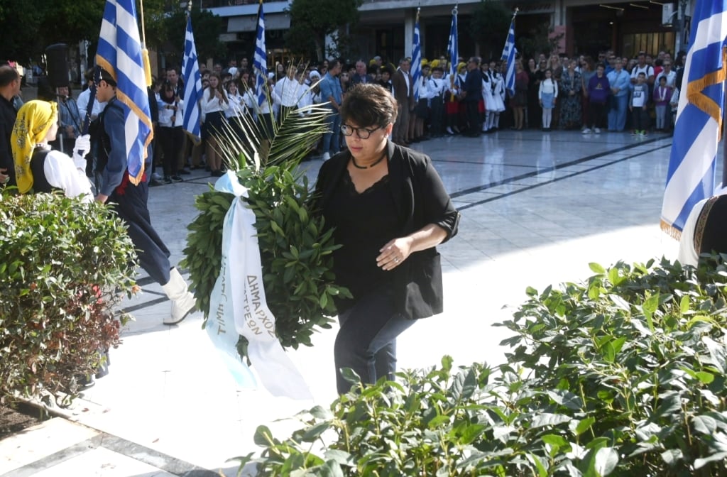 Επέτειος του Όχι: Ο Δήμαρχος Πατρέων στο 9ο Γυμνάσιο, η αντιδήμαρχος Κατερίνα Σίμου κατέθεσε στεφάνι στην Πλατεία Εθνικής Αντίστασης