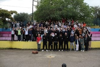 Oι παίκτες του Απόλλωνα επισκέφθηκαν το Γυμνάσιο Σαραβαλίου