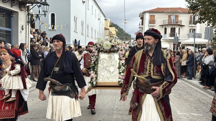 Τον Προστάτη της Άγιο Δημήτριο γιορτάζει σήμερα η Ναύπακτος - ΦΩΤΟ