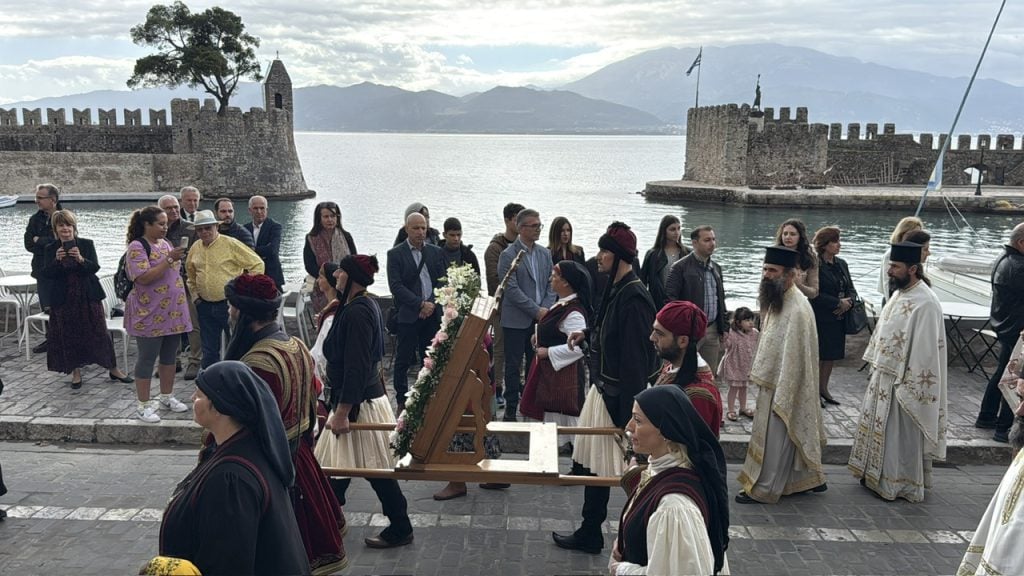 Τον Προστάτη της Άγιο Δημήτριο γιορτάζει σήμερα η Ναύπακτος - ΦΩΤΟ