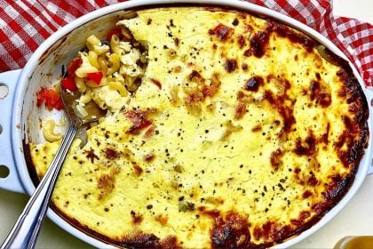Ζυμαρικά φούρνου με κιμά και μπεσαμέλ γιαουρτιού