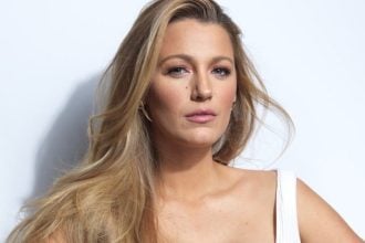 Blake Lively: Το pre-shampoo tip που προστατεύει τις άκρες των μαλλιών της
