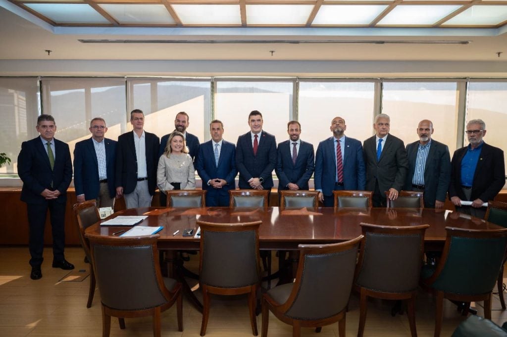 H Coca-Cola Τρία Έψιλον αναλαμβάνει την αποκατάσταση των πυρόπληκτων περιοχών σε Πάτρα & Αχαΐα με δωρεά 1 εκατ.€