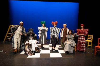 "Η Πεντάμορφη και το Τέρας  ή Πώς η Άννα φόρεσε τα τρία φουστάνια και μπήκε στα μυστικά δωμάτια",  στο Θέατρο Μπάρρυ