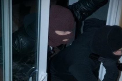 Δυτ. Ελλάδα: Τρόμος για ηλικιωμένη - "Μπούκαραν" στο σπίτι της τα ξημερώματα κουκουλοφόροι ληστές