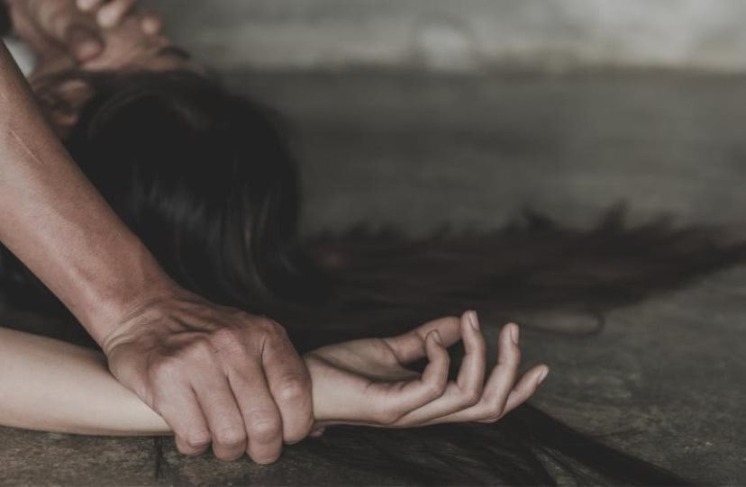 Σοκ στην Ηλεία: Κακοποιούσε σεξουαλικά την κόρη του και απείλησε να κάψει τη γυναίκα του