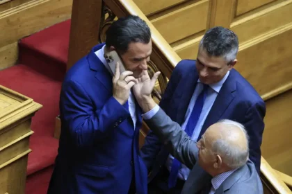 «Μπηχτές» Άδωνι σε Δένδια: «Δεν θα υπερασπιζόμουν δική μου τροπολογία μόνο αν ήμουν σε κώμα και είχα απώλεια συνείδησης»
